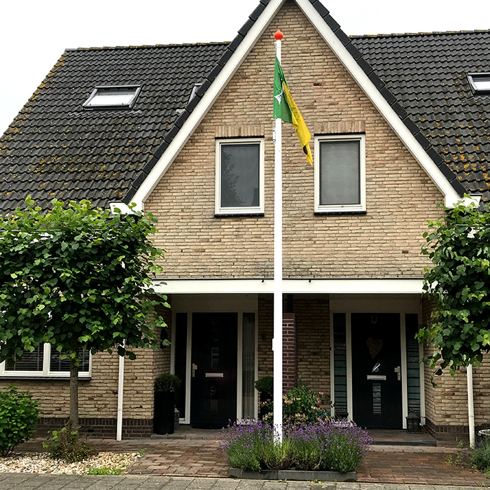 Fahnenmast. Internes Kabel